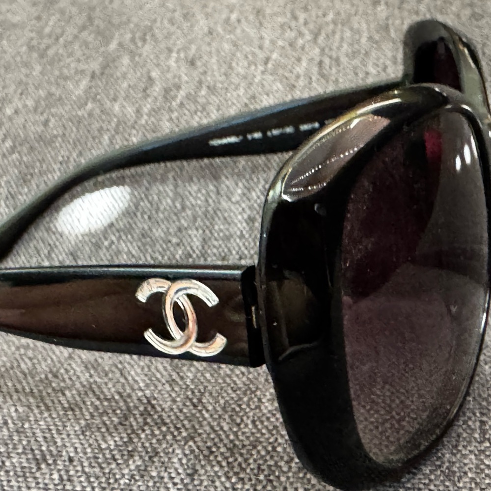 💋SOLD💋 CHANEL Black Oversized Sunglasses with Gold Accents